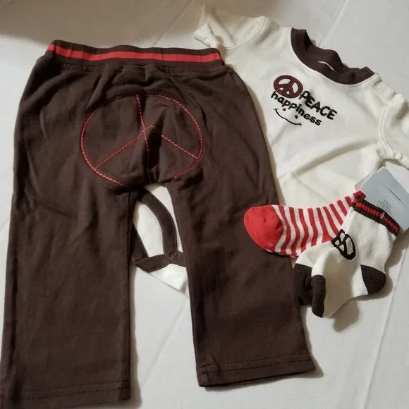 Gymboree Spring Smiles NWT 12-18 month Pants, bodysuit & socks set.